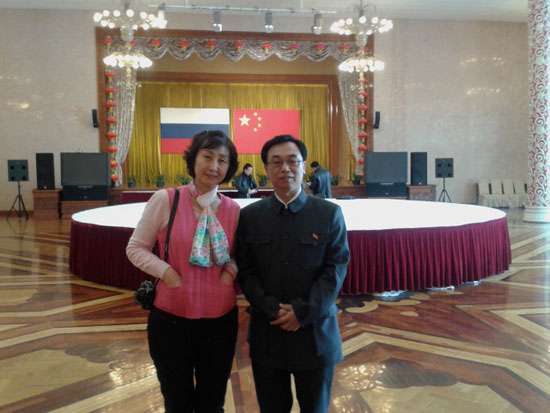 贾淑梅董事长与周铁山在中国驻俄罗斯大使馆.jpg